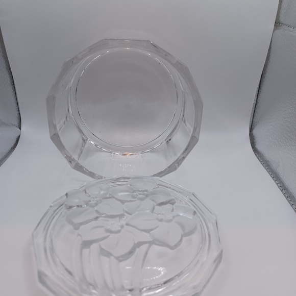 VINTAGE CLEAR Glass Trinket Dogwood Pattern Bloom Box Floral Frosted Lidded 3" - Picture 8 of 12